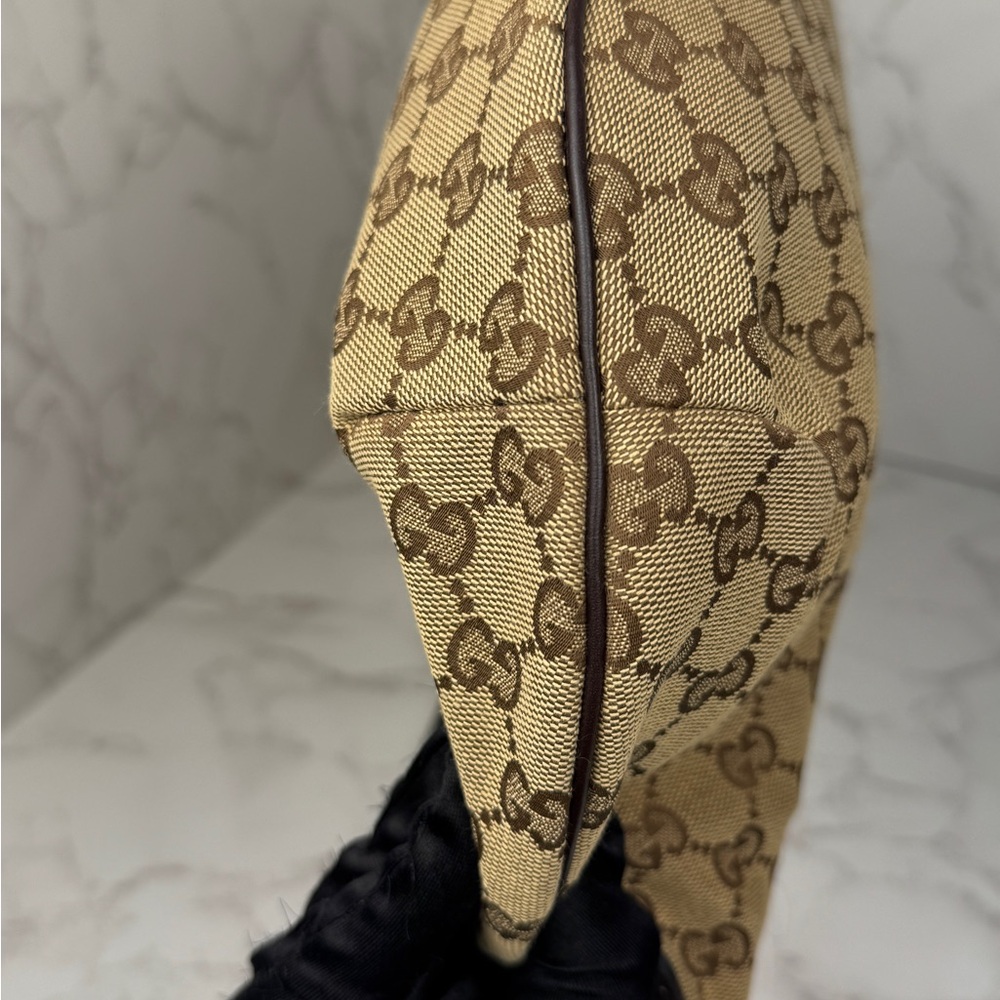 Gucci halfmoon  Monogram Crossbody Bag - Picture 7 of 16